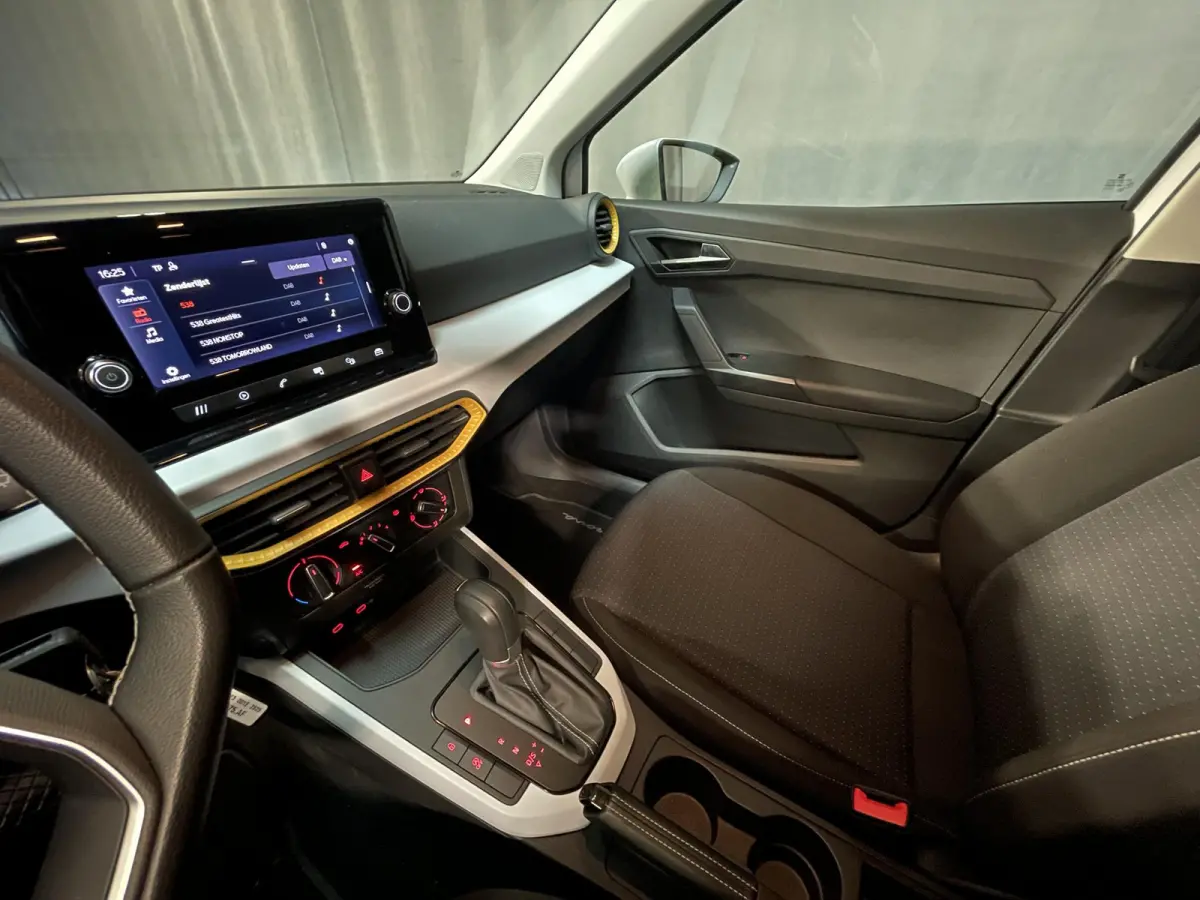 1.0 TSI Style 16"/Apple Carplay & Android Auto/PDC/LED