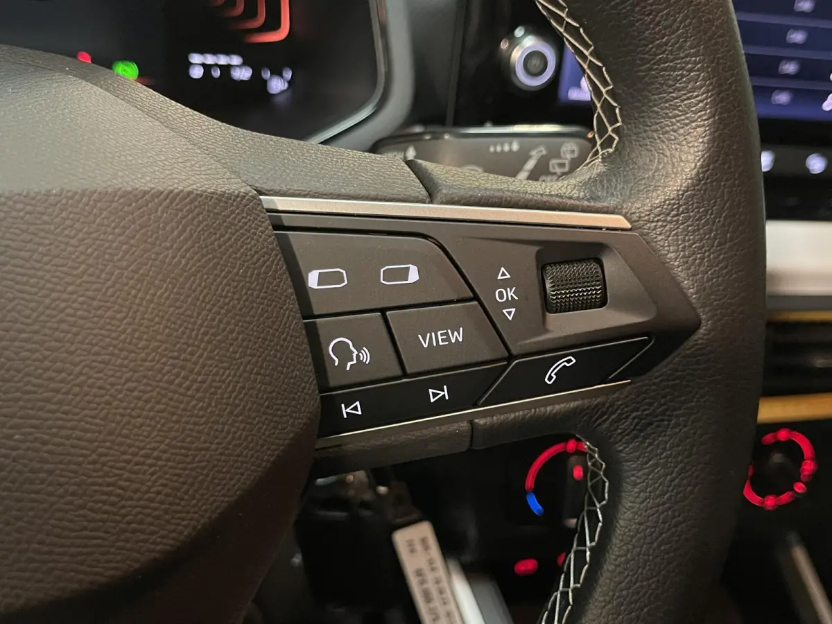1.0 TSI Style 16"/Apple Carplay & Android Auto/PDC/LED