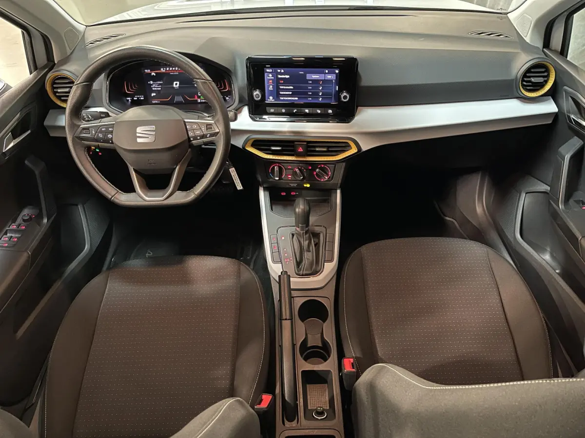 1.0 TSI Style 16"/Apple Carplay & Android Auto/PDC/LED
