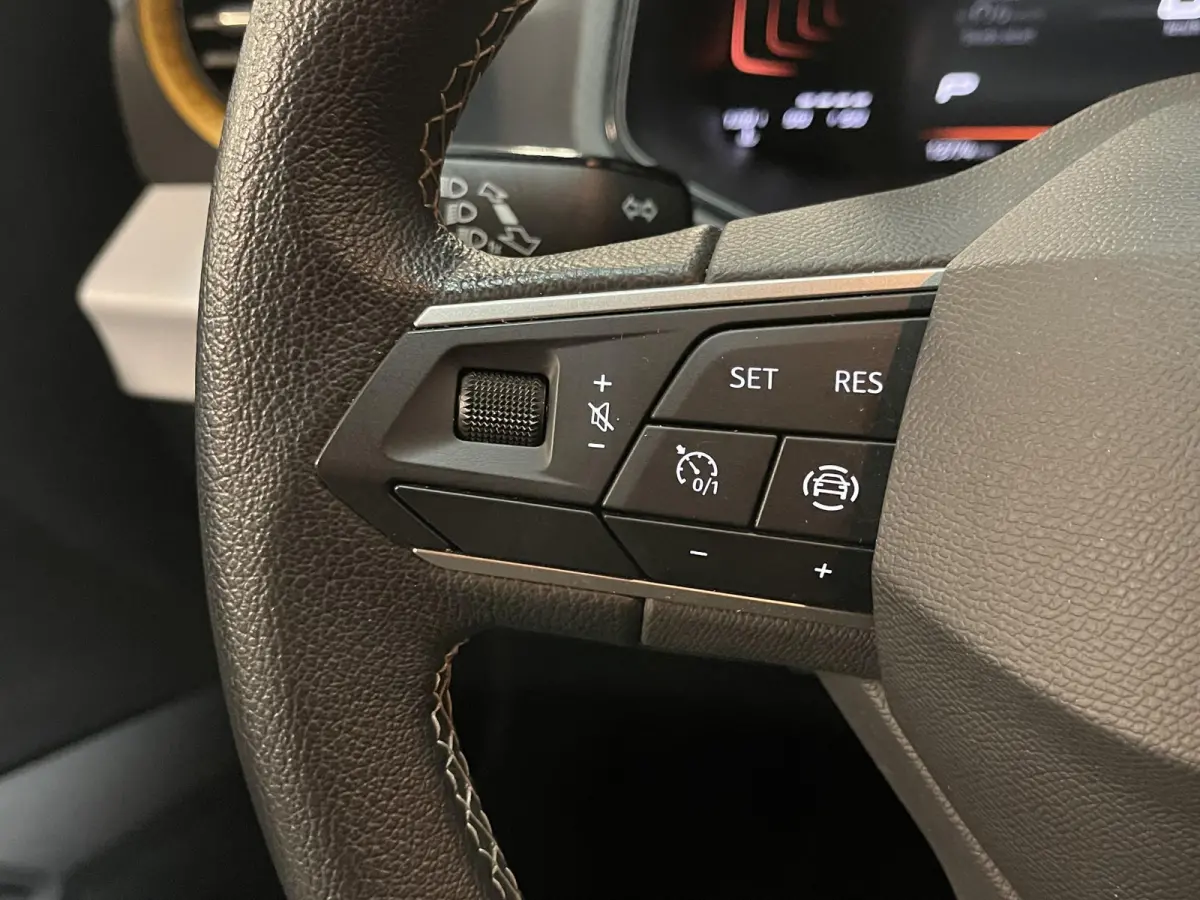 1.0 TSI Style 16"/Apple Carplay & Android Auto/PDC/LED