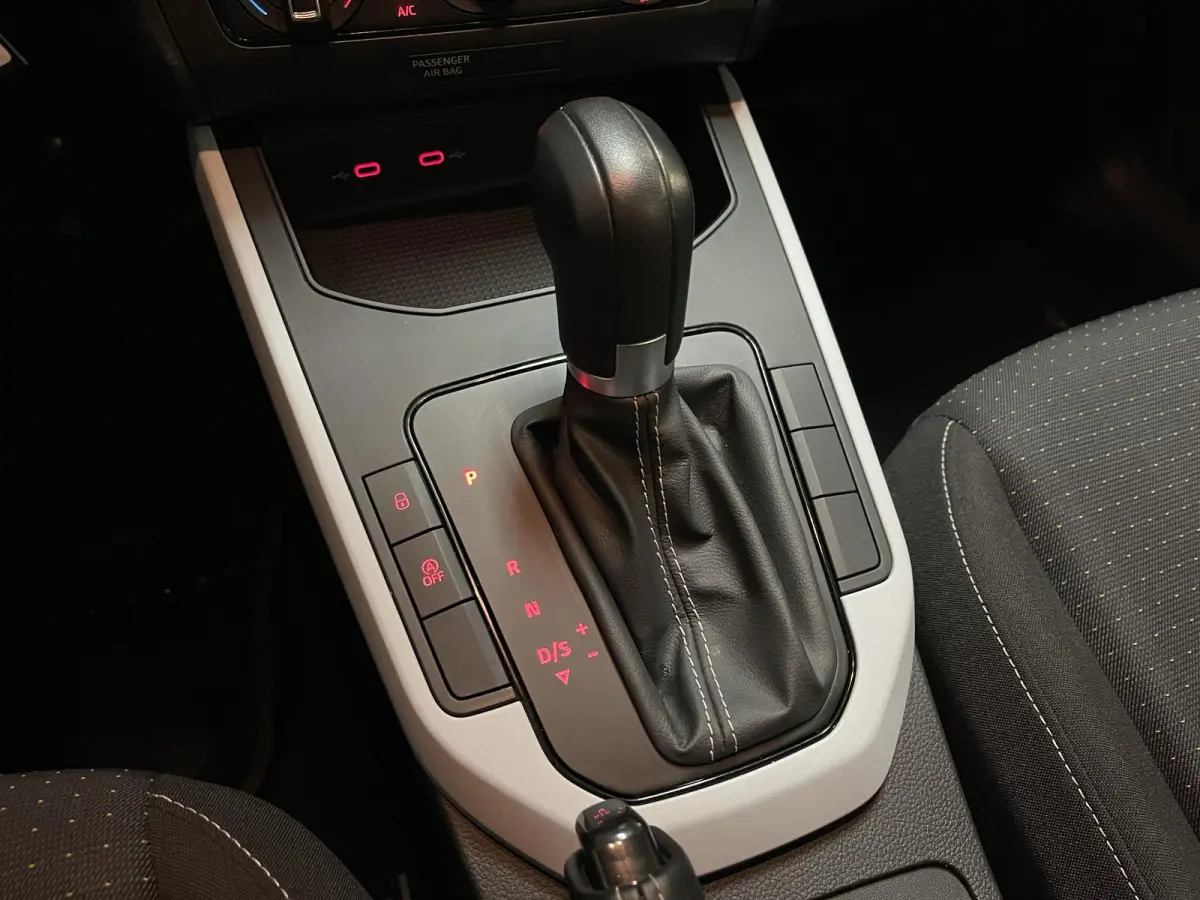 1.0 TSI Style 16"/Apple Carplay & Android Auto/PDC/LED