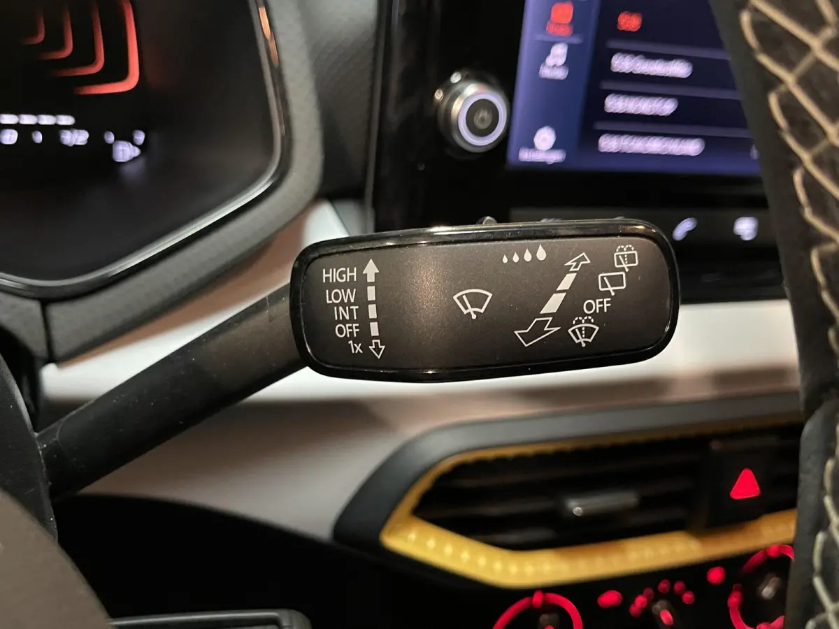1.0 TSI Style 16"/Apple Carplay & Android Auto/PDC/LED