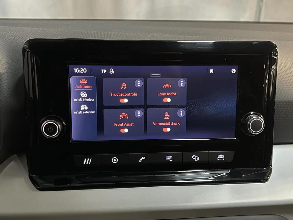 1.0 TSI Style 16"/Apple Carplay & Android Auto/PDC/LED