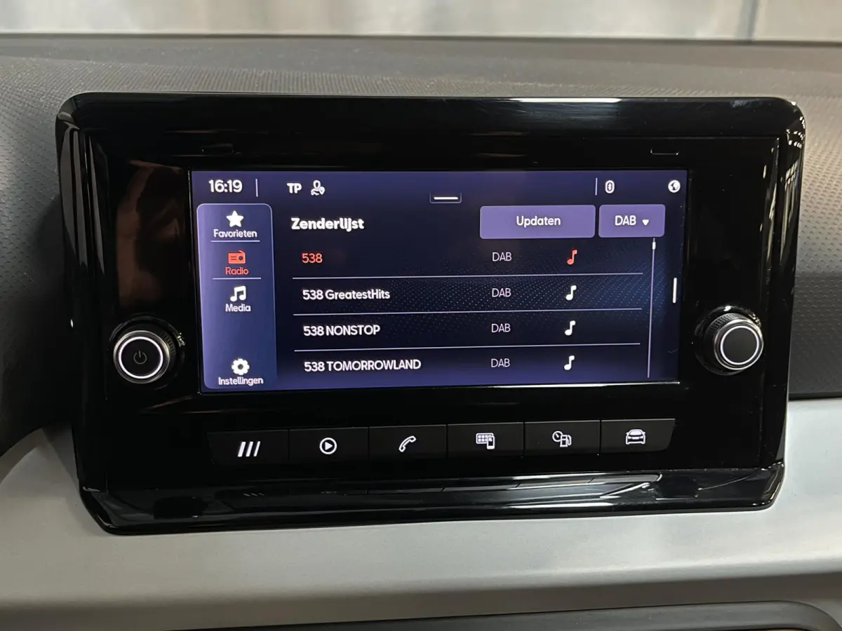 1.0 TSI Style 16"/Apple Carplay & Android Auto/PDC/LED