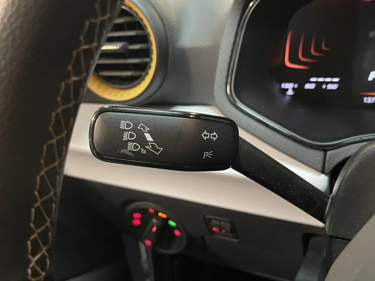 1.0 TSI Style 16"/Apple Carplay & Android Auto/PDC/LED