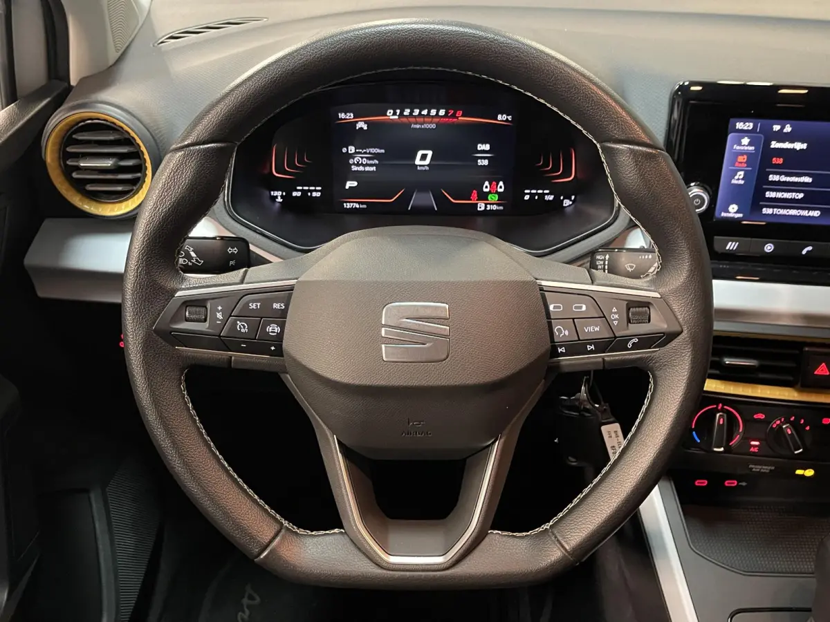 1.0 TSI Style 16"/Apple Carplay & Android Auto/PDC/LED