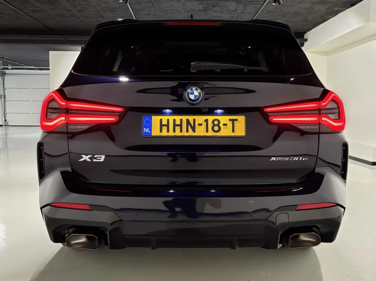 xDrive30e |M stoelen|Panoramadak|M sport|Shadowline|Head-up|High Executive|LED|Camera|