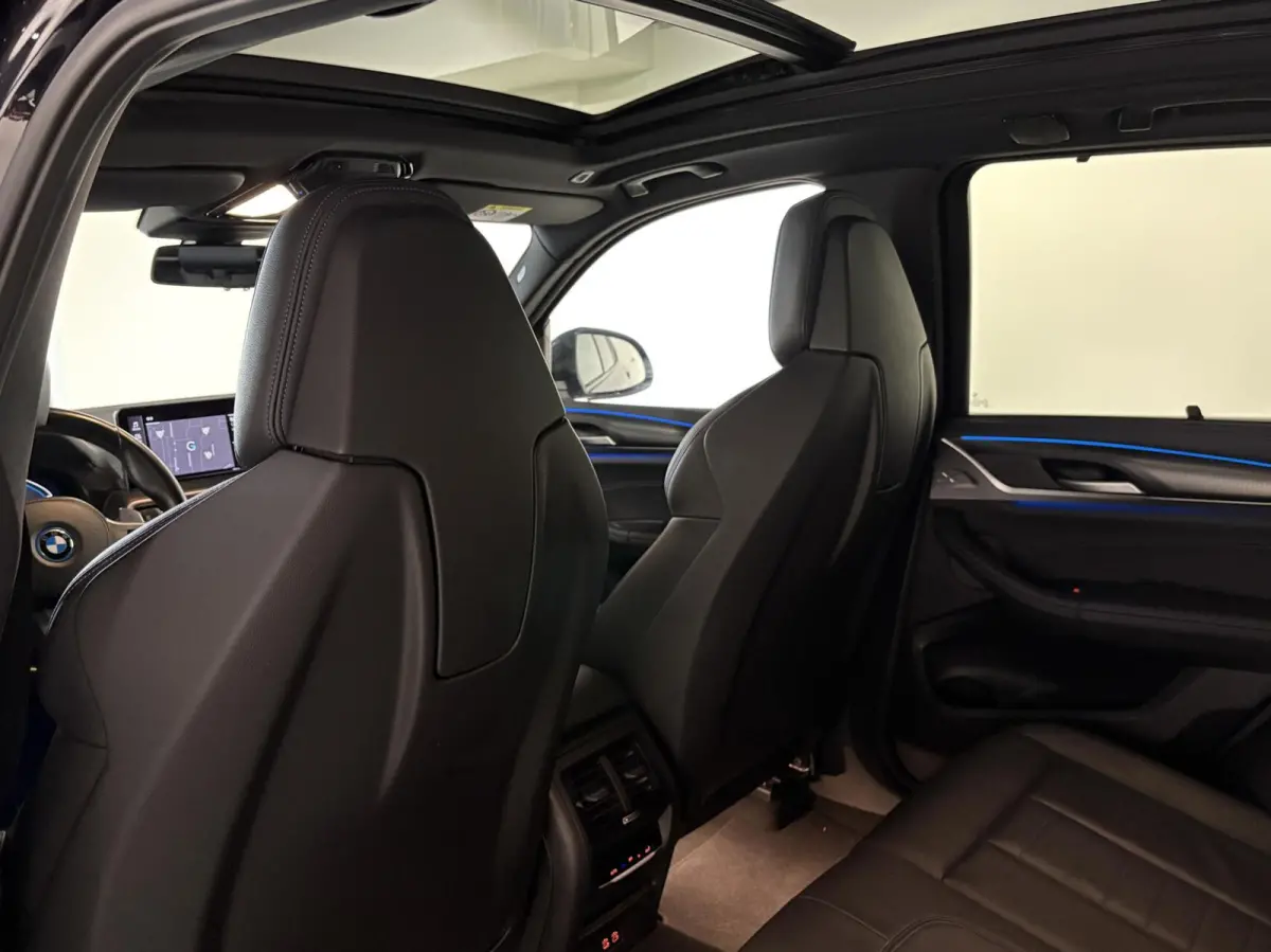xDrive30e |M stoelen|Panoramadak|M sport|Shadowline|Head-up|High Executive|LED|Camera|