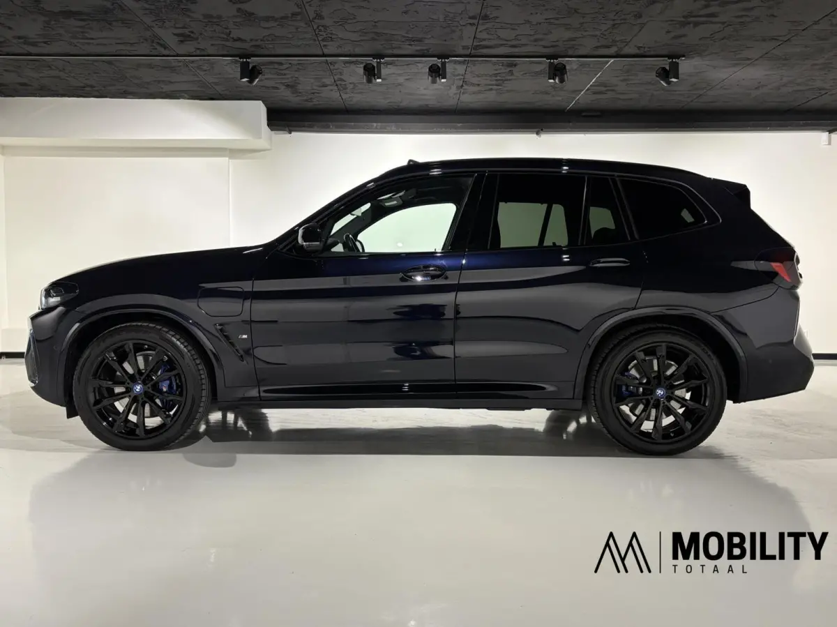 xDrive30e |M stoelen|Panoramadak|M sport|Shadowline|Head-up|High Executive|LED|Camera|