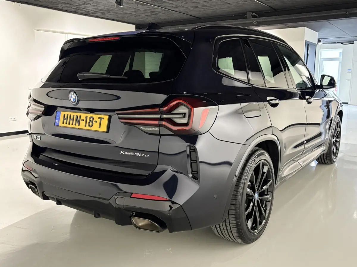 xDrive30e |M stoelen|Panoramadak|M sport|Shadowline|Head-up|High Executive|LED|Camera|