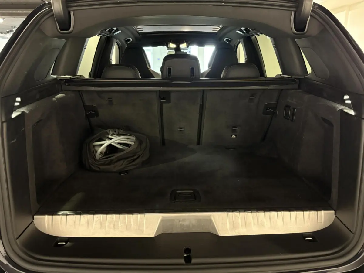 xDrive30e |M stoelen|Panoramadak|M sport|Shadowline|Head-up|High Executive|LED|Camera|