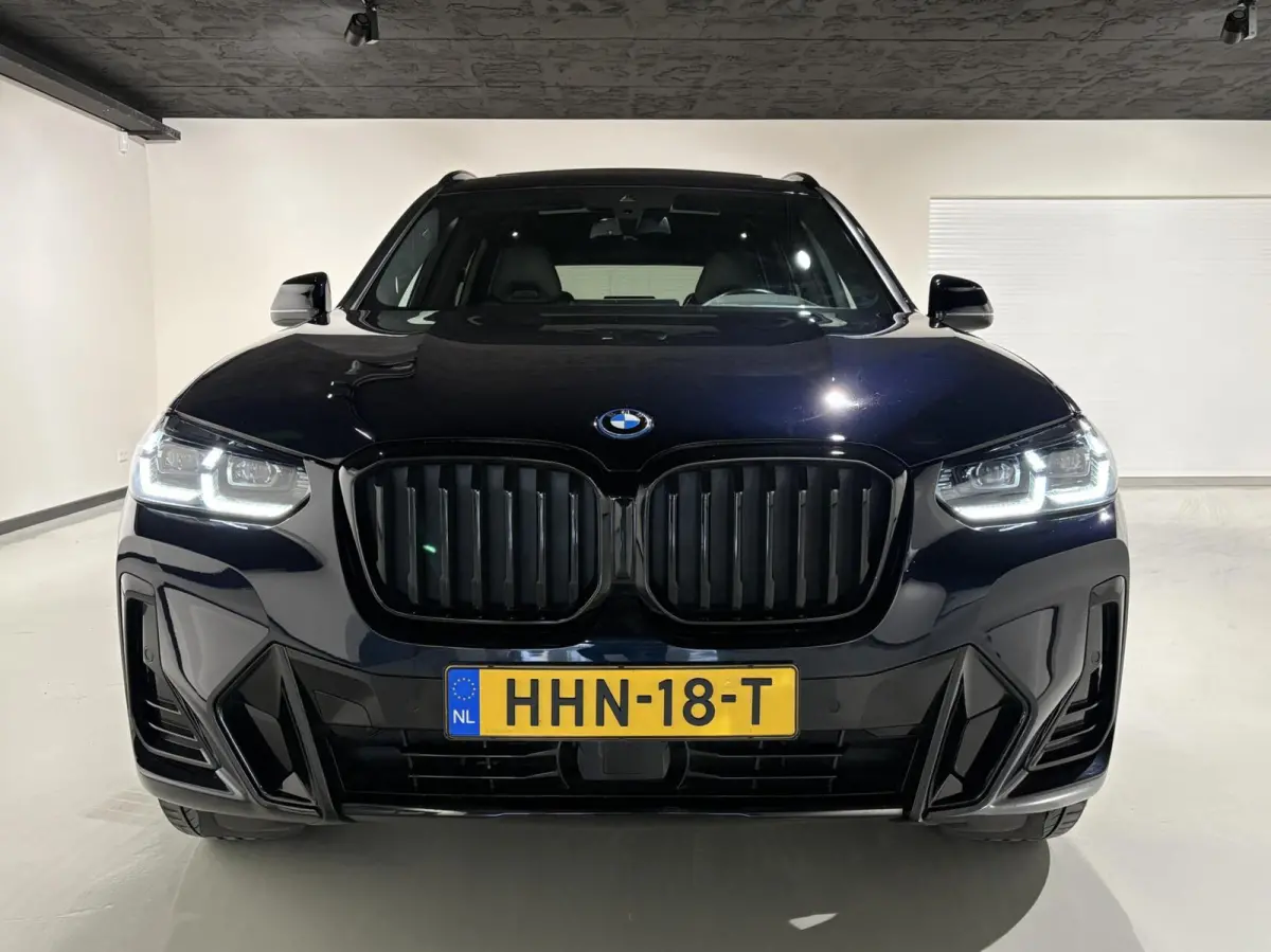 xDrive30e |M stoelen|Panoramadak|M sport|Shadowline|Head-up|High Executive|LED|Camera|