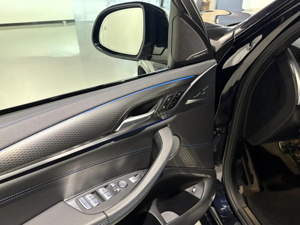 xDrive30e |M stoelen|Panoramadak|M sport|Shadowline|Head-up|High Executive|LED|Camera|