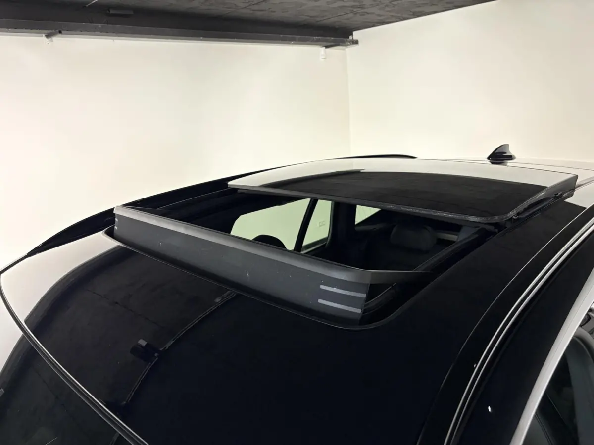 xDrive30e |M stoelen|Panoramadak|M sport|Shadowline|Head-up|High Executive|LED|Camera|