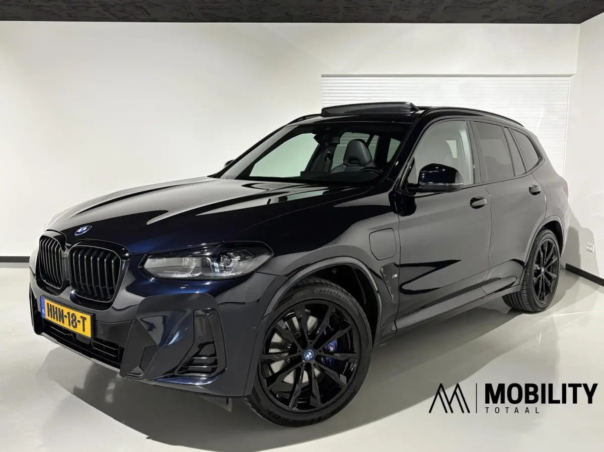 xDrive30e |M stoelen|Panoramadak|M sport|Shadowline|Head-up|High Executive|LED|Camera|