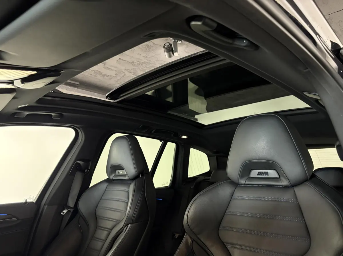 xDrive30e |M stoelen|Panoramadak|M sport|Shadowline|Head-up|High Executive|LED|Camera|