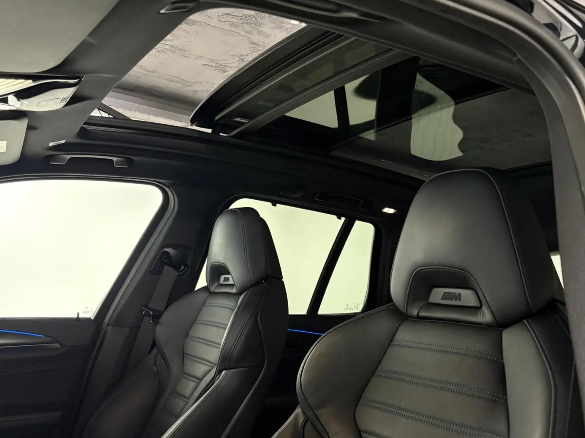 xDrive30e |M stoelen|Panoramadak|M sport|Shadowline|Head-up|High Executive|LED|Camera|