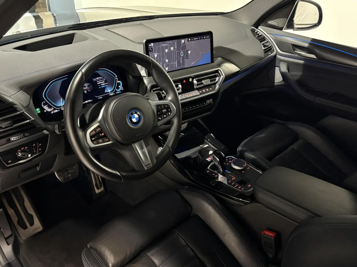 xDrive30e |M stoelen|Panoramadak|M sport|Shadowline|Head-up|High Executive|LED|Camera|