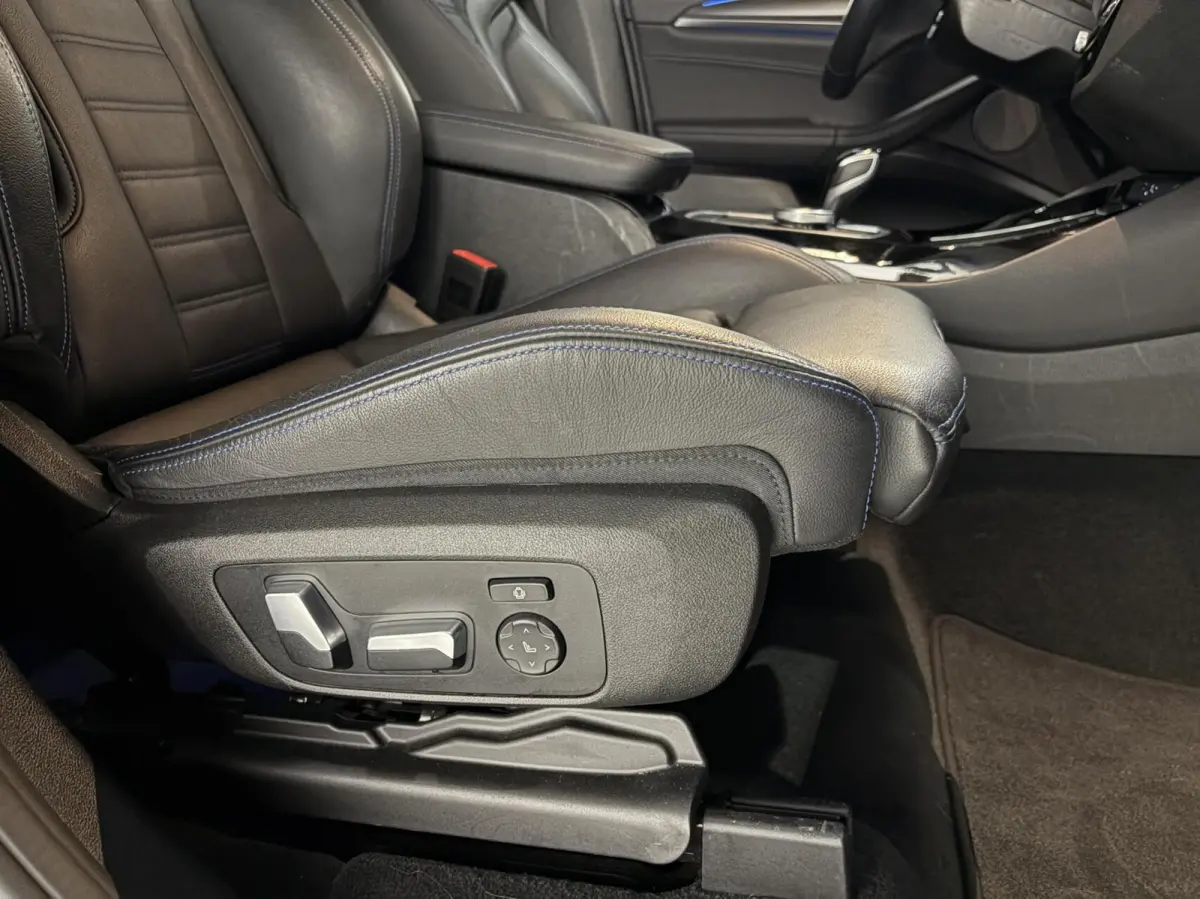 xDrive30e |M stoelen|Panoramadak|M sport|Shadowline|Head-up|High Executive|LED|Camera|