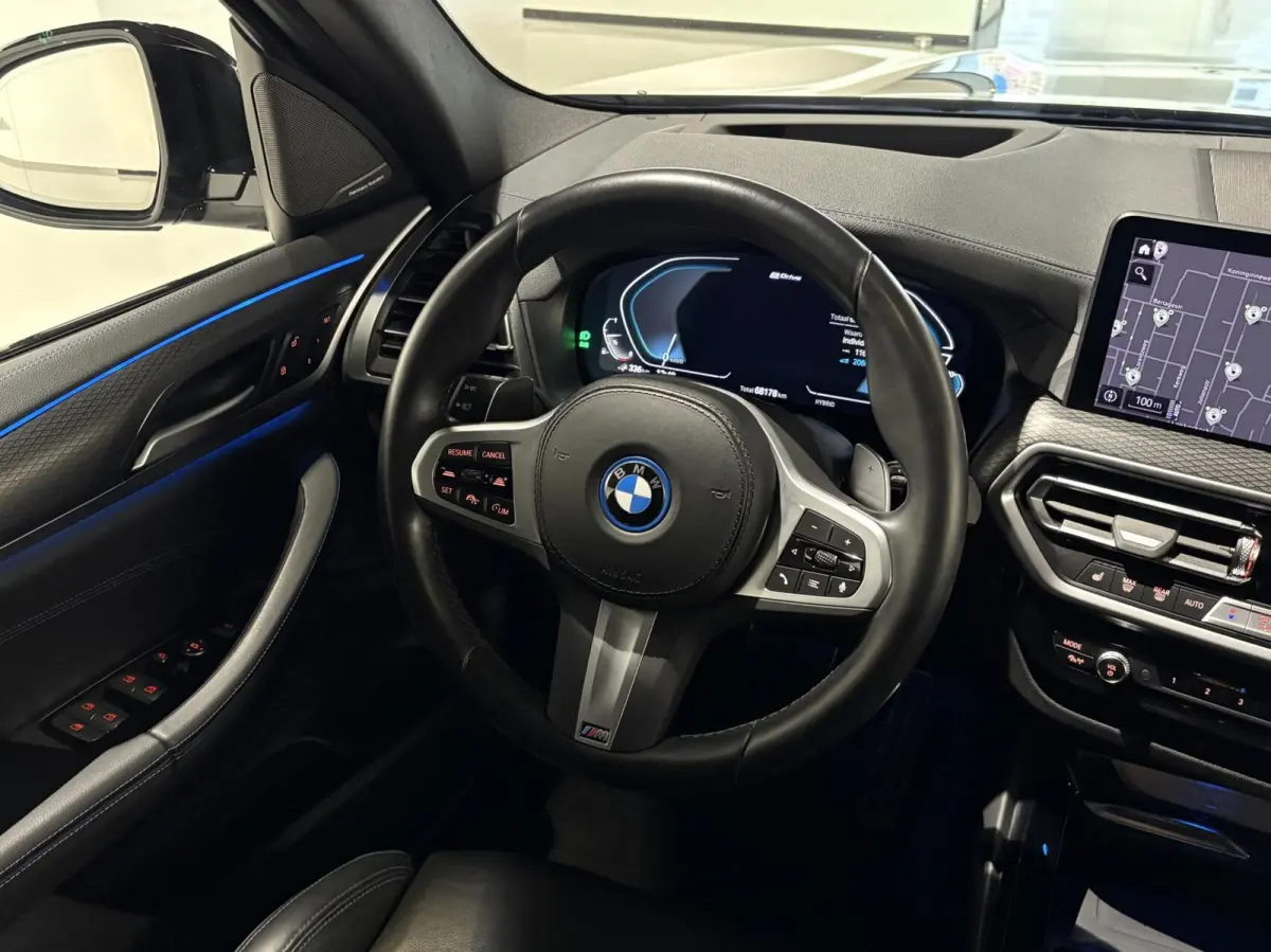 xDrive30e |M stoelen|Panoramadak|M sport|Shadowline|Head-up|High Executive|LED|Camera|