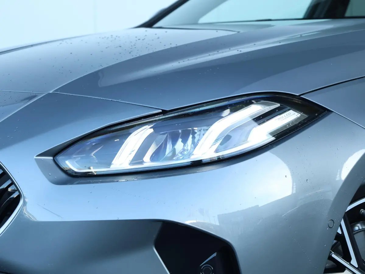 120 M Sport Design Edition M Sportpakket/ Stuurwielrand verwarmd/ Achteruitrijcamera/ Getint Glas/ Sportstoelen/ Driving Assistant