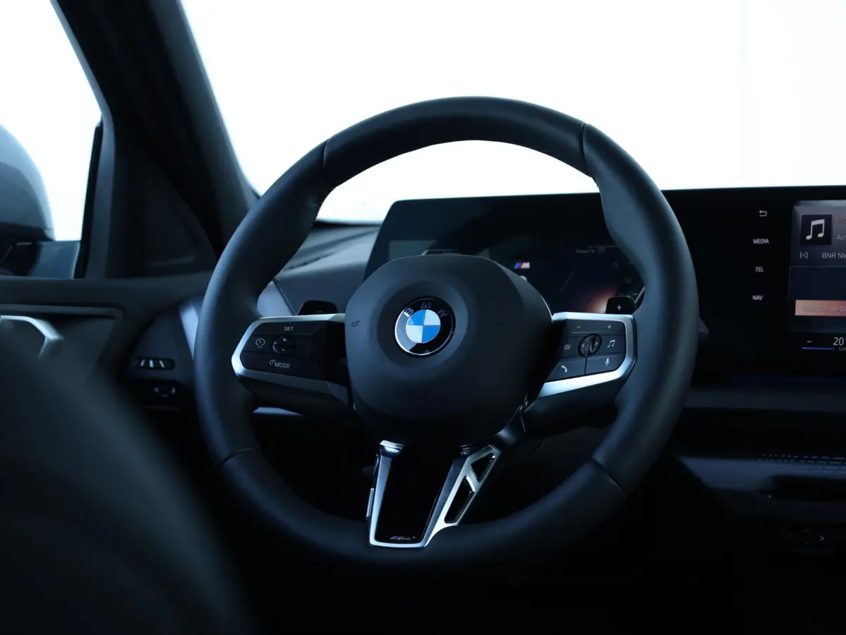 120 M Sport Design Edition M Sportpakket/ Stuurwielrand verwarmd/ Achteruitrijcamera/ Getint Glas/ Sportstoelen/ Driving Assistant