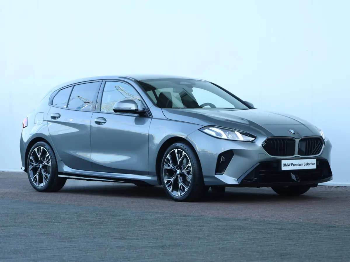 120 M Sport Design Edition M Sportpakket/ Stuurwielrand verwarmd/ Achteruitrijcamera/ Getint Glas/ Sportstoelen/ Driving Assistant