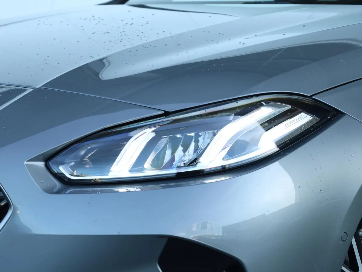 120 M Sport Design Edition M Sportpakket/ Stuurwielrand verwarmd/ Achteruitrijcamera/ Getint Glas/ Sportstoelen/ Driving Assistant