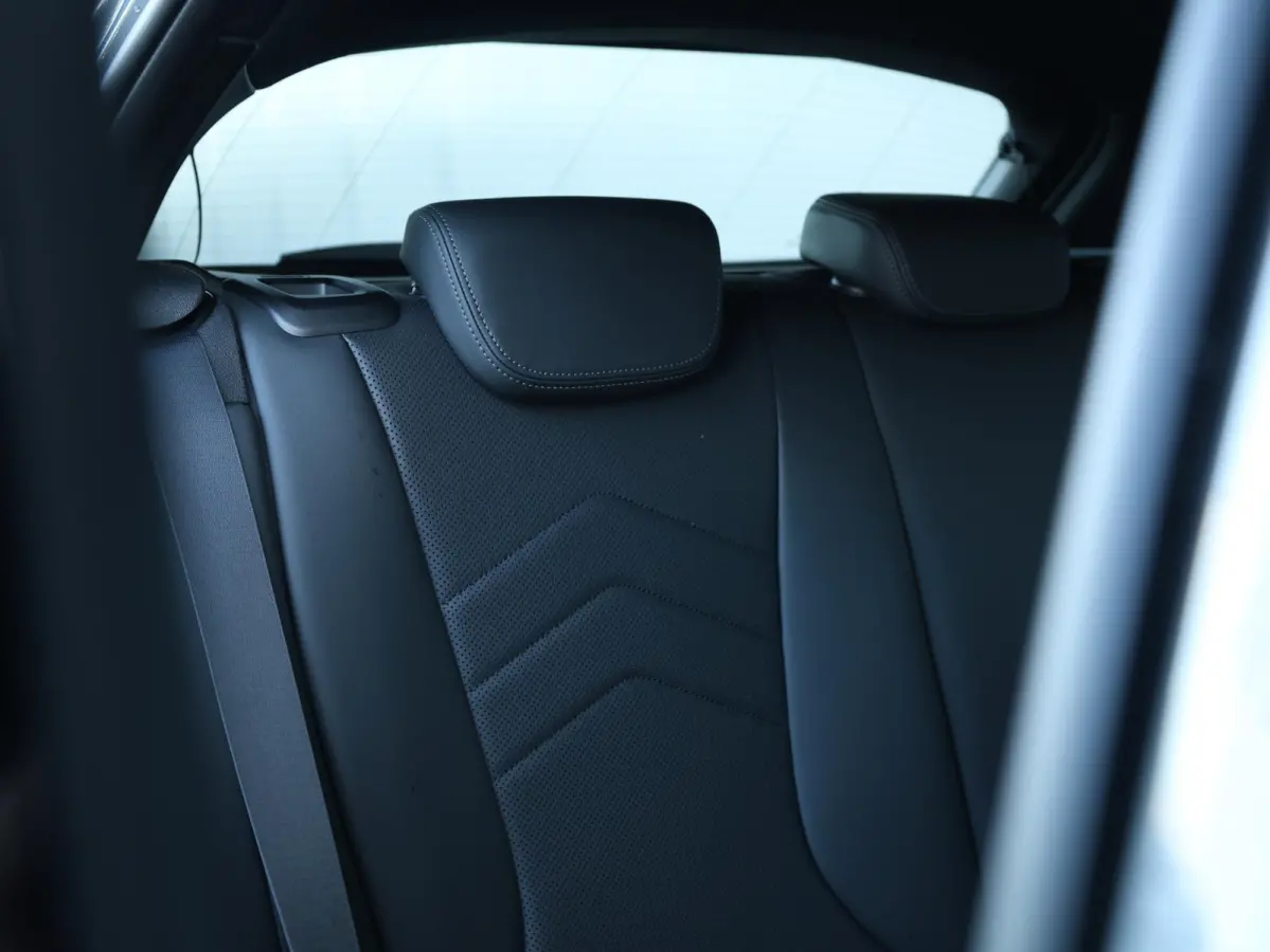 120 M Sport Design Edition M Sportpakket/ Stuurwielrand verwarmd/ Achteruitrijcamera/ Getint Glas/ Sportstoelen/ Driving Assistant