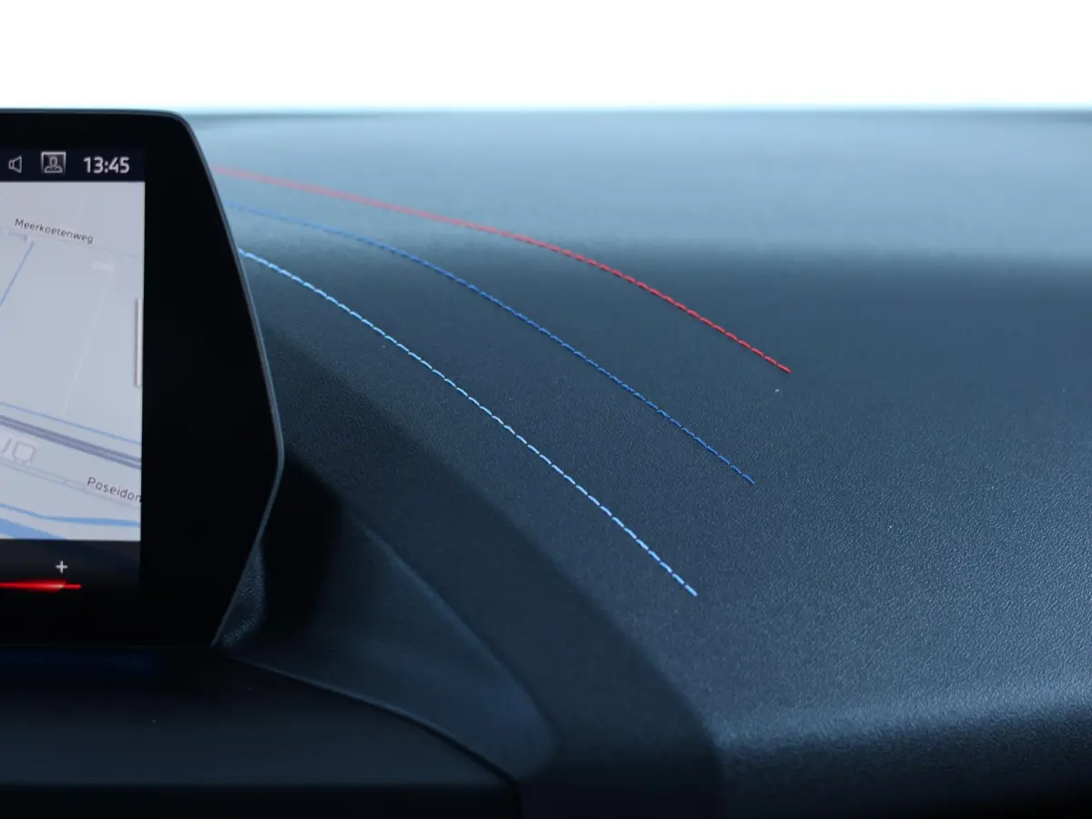 120 M Sport Design Edition M Sportpakket/ Stuurwielrand verwarmd/ Achteruitrijcamera/ Getint Glas/ Sportstoelen/ Driving Assistant