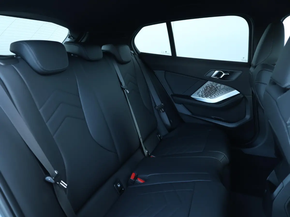 120 M Sport Design Edition M Sportpakket/ Stuurwielrand verwarmd/ Achteruitrijcamera/ Getint Glas/ Sportstoelen/ Driving Assistant