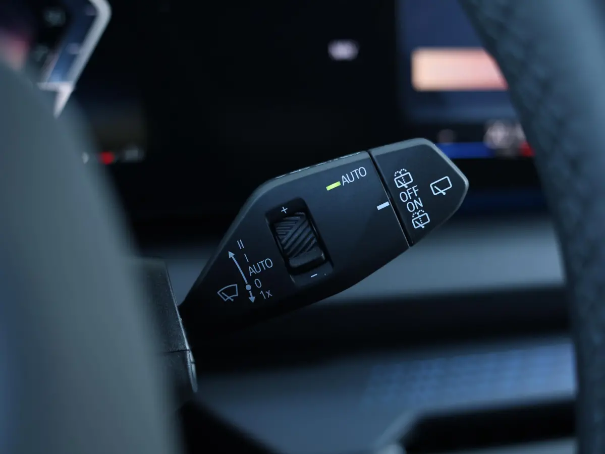 120 M Sport Design Edition M Sportpakket/ Stuurwielrand verwarmd/ Achteruitrijcamera/ Getint Glas/ Sportstoelen/ Driving Assistant