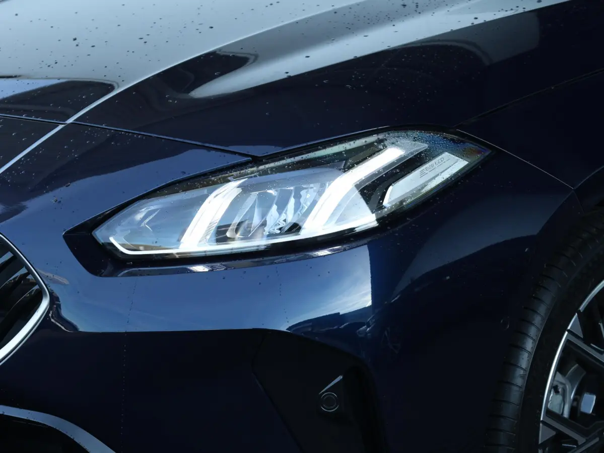 120 M Sport Design Edition M Sportpakket/ Stuurwielrand verwarmd/ Achteruitrijcamera/ Getint Glas/ Sportstoelen/ Stoelverwarming/ Driving Assistant