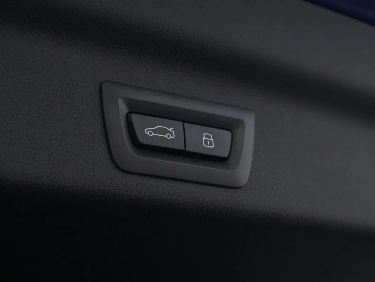 xDrive25e | SoH 100% | M Sportpakket Pro | Stuurwielrand verwarmd | Comfort Access | Trekhaak | Panoramadak | Stoelverwarming | Driving Assistant Plus | Head-Up