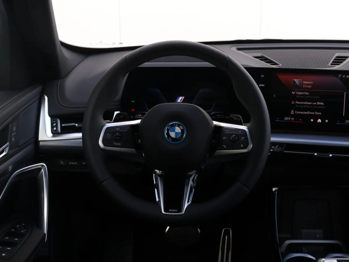 xDrive25e | SoH 100% | M Sportpakket Pro | Stuurwielrand verwarmd | Comfort Access | Trekhaak | Panoramadak | Stoelverwarming | Driving Assistant Plus | Head-Up
