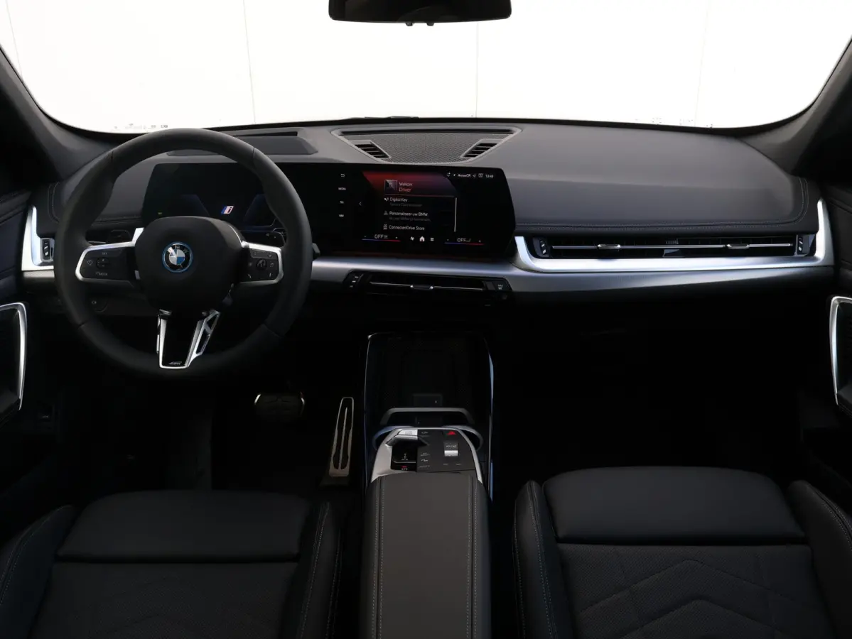 xDrive25e | SoH 100% | M Sportpakket Pro | Stuurwielrand verwarmd | Comfort Access | Trekhaak | Panoramadak | Stoelverwarming | Driving Assistant Plus | Head-Up