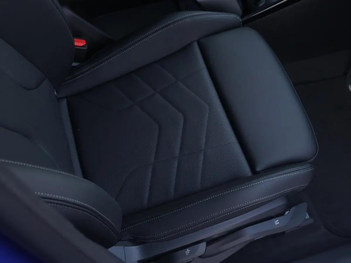 xDrive25e | SoH 100% | M Sportpakket Pro | Stuurwielrand verwarmd | Comfort Access | Trekhaak | Panoramadak | Stoelverwarming | Driving Assistant Plus | Head-Up