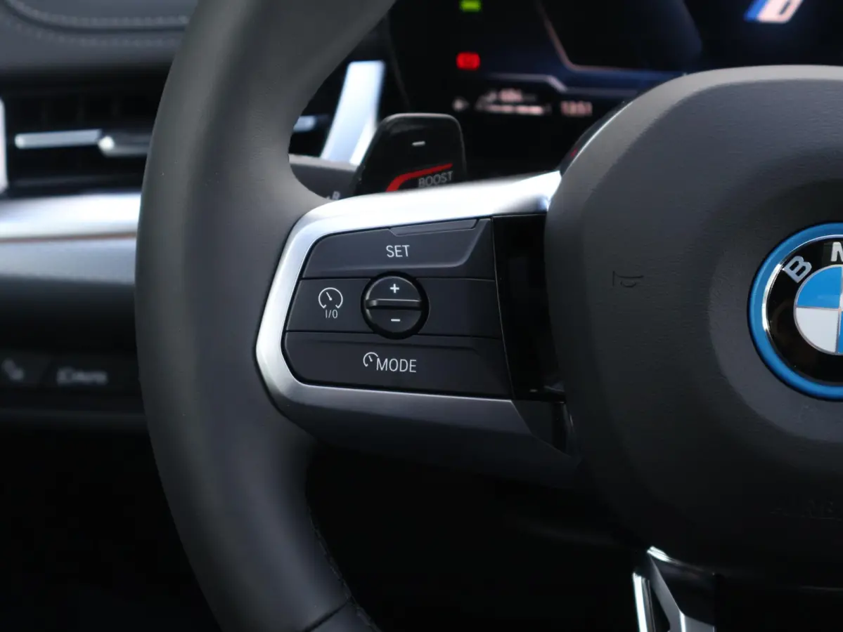 xDrive25e | SoH 100% | M Sportpakket Pro | Stuurwielrand verwarmd | Comfort Access | Trekhaak | Panoramadak | Stoelverwarming | Driving Assistant Plus | Head-Up