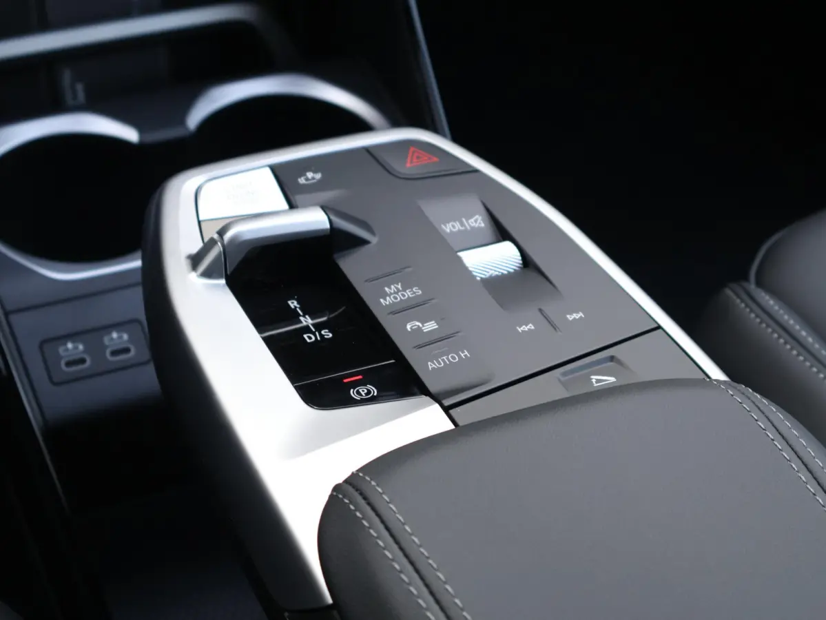 xDrive25e | SoH 100% | M Sportpakket Pro | Stuurwielrand verwarmd | Comfort Access | Trekhaak | Panoramadak | Stoelverwarming | Driving Assistant Plus | Head-Up