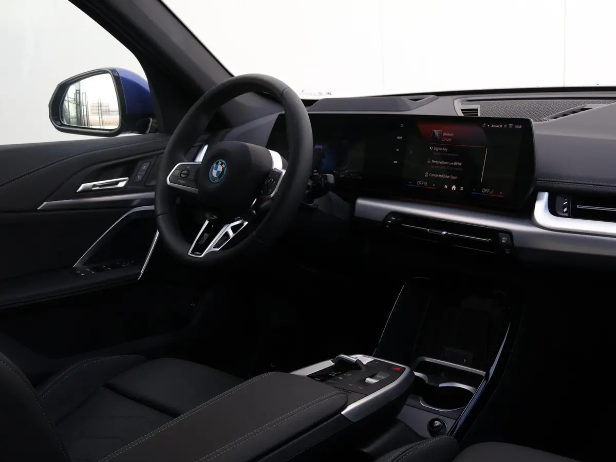 xDrive25e | SoH 100% | M Sportpakket Pro | Stuurwielrand verwarmd | Comfort Access | Trekhaak | Panoramadak | Stoelverwarming | Driving Assistant Plus | Head-Up