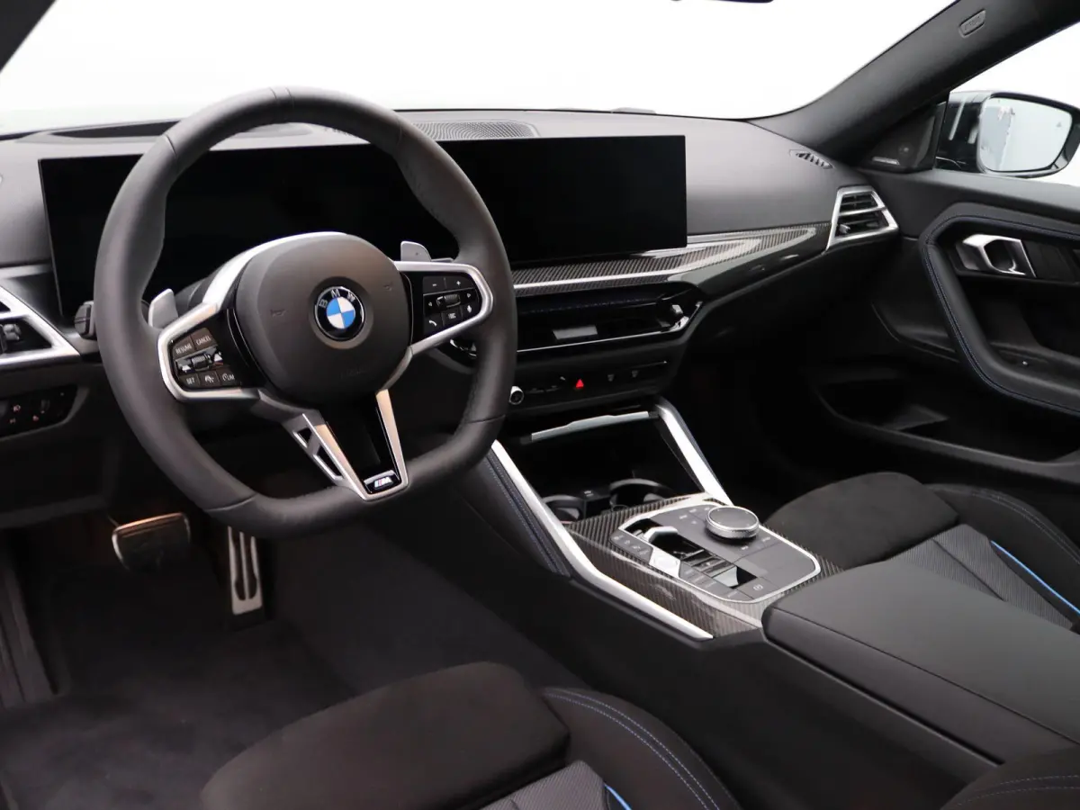 220i High Executive | M Sportpakket Pro | Innovation Pack | Premium Pack | Stuurwielrand Verwarmd | Comfort Access | Schuifdak | Elektrisch Verstelbare Sportstoelen | Active Cruise Control |