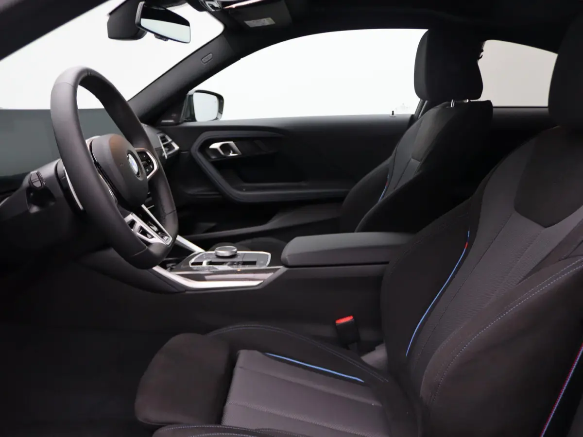 220i High Executive | M Sportpakket Pro | Innovation Pack | Premium Pack | Stuurwielrand Verwarmd | Comfort Access | Schuifdak | Elektrisch Verstelbare Sportstoelen | Active Cruise Control |