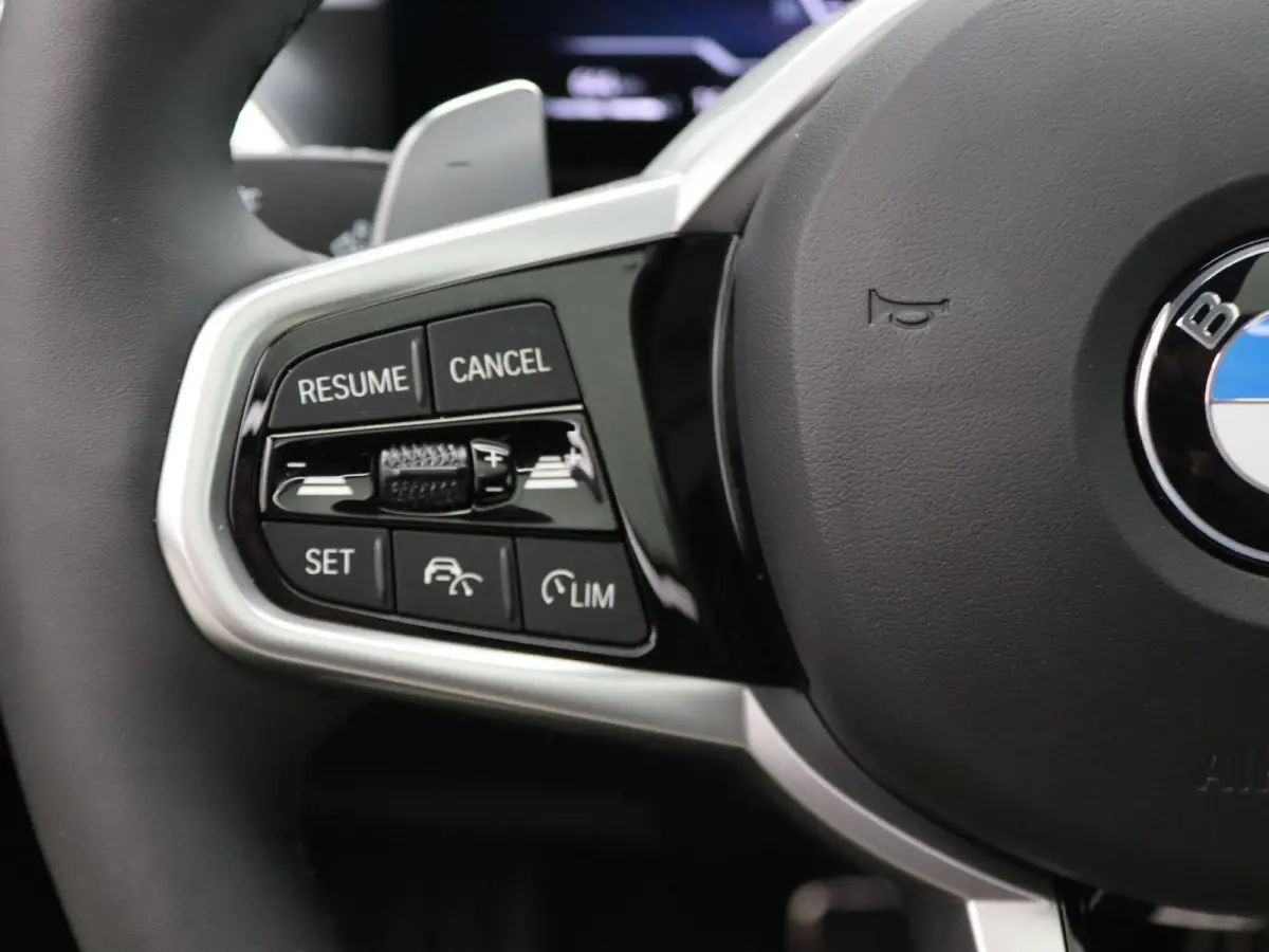 220i High Executive | M Sportpakket Pro | Innovation Pack | Premium Pack | Stuurwielrand Verwarmd | Comfort Access | Schuifdak | Elektrisch Verstelbare Sportstoelen | Active Cruise Control |