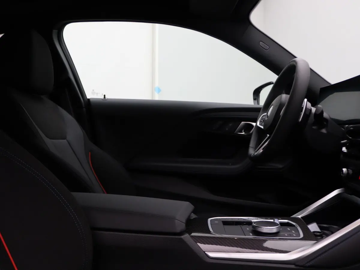 220i High Executive | M Sportpakket Pro | Innovation Pack | Premium Pack | Stuurwielrand Verwarmd | Comfort Access | Schuifdak | Elektrisch Verstelbare Sportstoelen | Active Cruise Control |