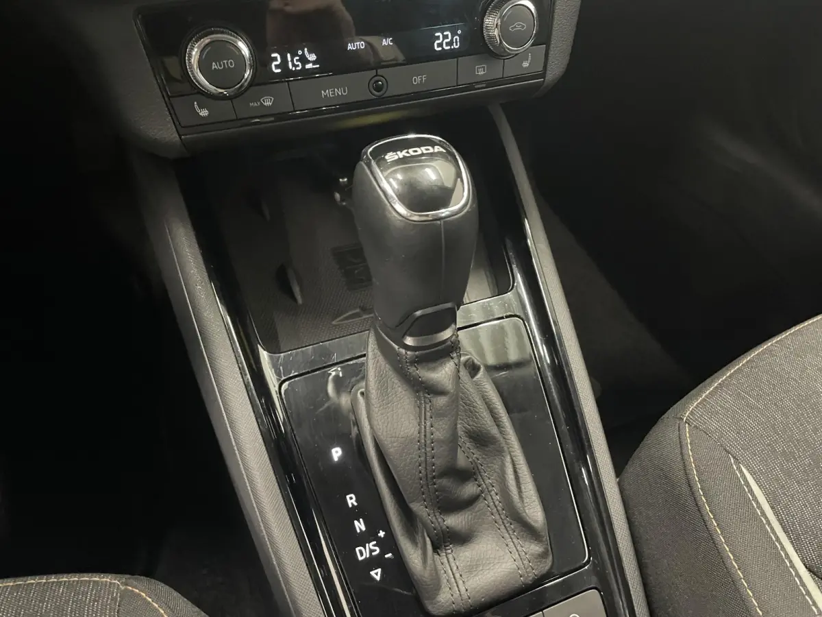 1.0 TSI 110pk DSG Style Apple Carplay/Android Auto Climate Control Elektrisch bedienbare kofferbak Dab Extra Getint Glas