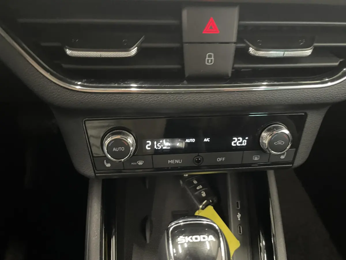 1.0 TSI 110pk DSG Style Apple Carplay/Android Auto Climate Control Elektrisch bedienbare kofferbak Dab Extra Getint Glas