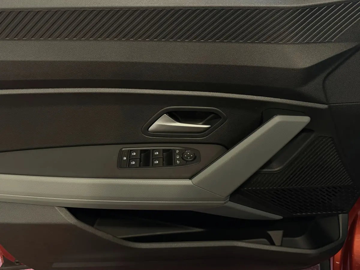 1.2 MILD HYBRID 130 PK PANO SCHUIFDAK NAVI ELEK.KLEP CAMERA STOEL/STUUR VERW. LED AWD 4X4 4WD