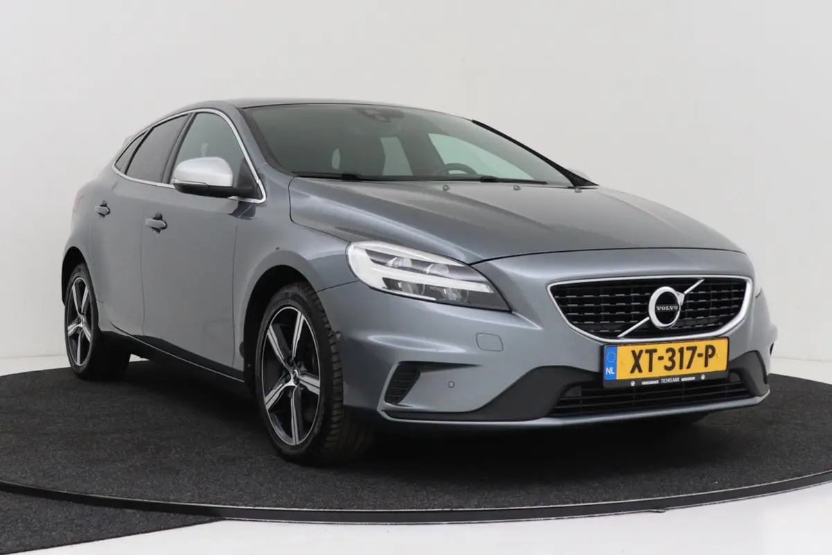 1.5 T3 Polar+ Sport R-Design | Panoramadak | Org NL | Facelift | Camera | Navigatie | Stoelverwarming |