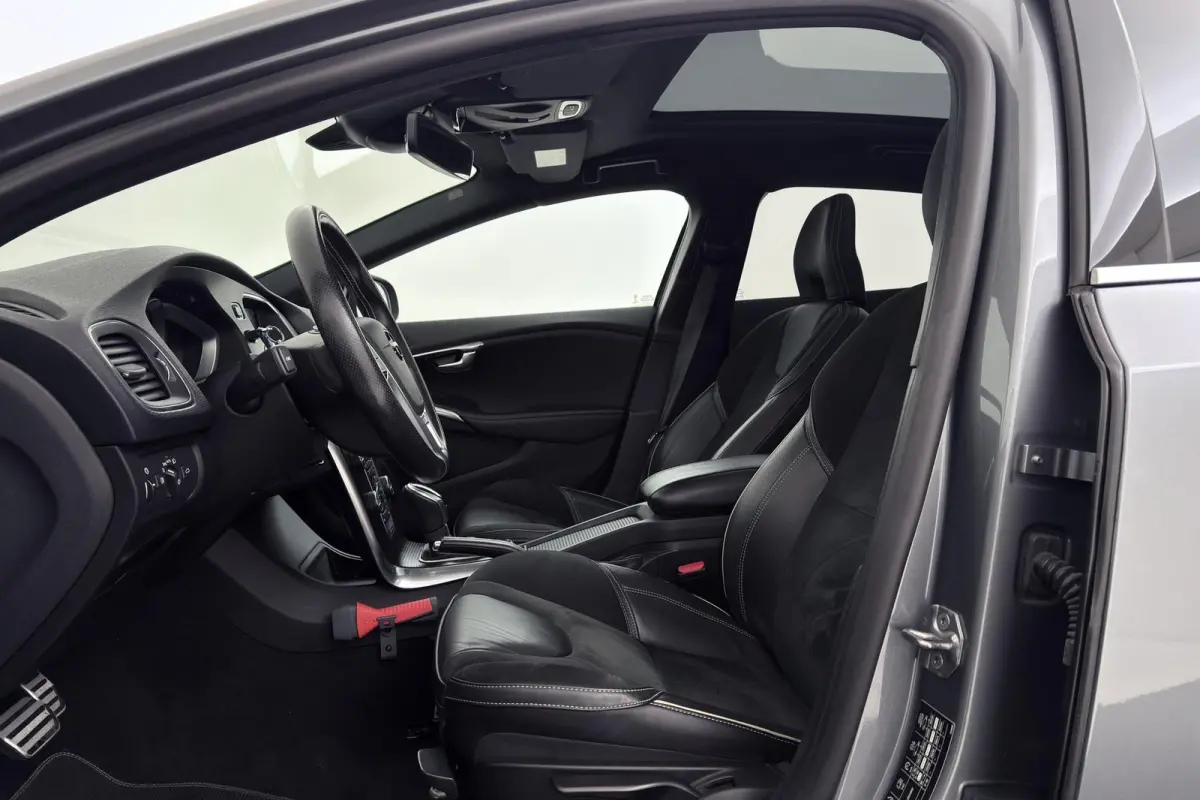 1.5 T3 Polar+ Sport R-Design | Panoramadak | Org NL | Facelift | Camera | Navigatie | Stoelverwarming |