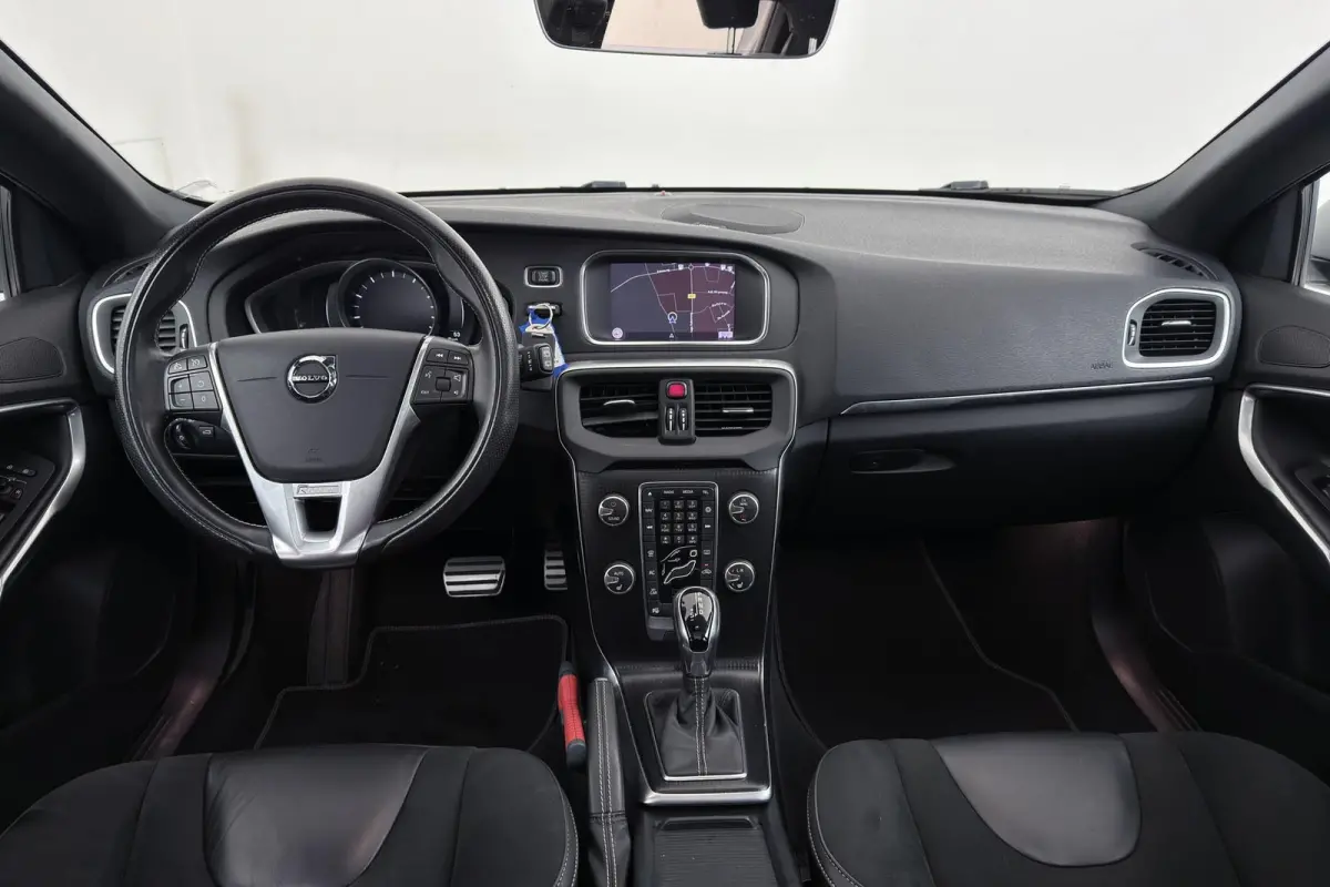 1.5 T3 Polar+ Sport R-Design | Panoramadak | Org NL | Facelift | Camera | Navigatie | Stoelverwarming |